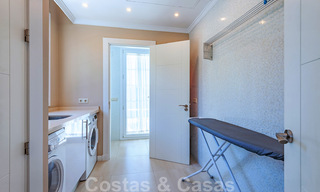 Beachside villa te koop in exclusieve woonwijk aan het strand aan de Golden Mile in Marbella 35013 