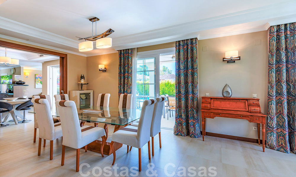 Beachside villa te koop in exclusieve woonwijk aan het strand aan de Golden Mile in Marbella 35015