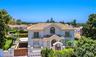 Beachside villa te koop in exclusieve woonwijk aan het strand aan de Golden Mile in Marbella 35021 