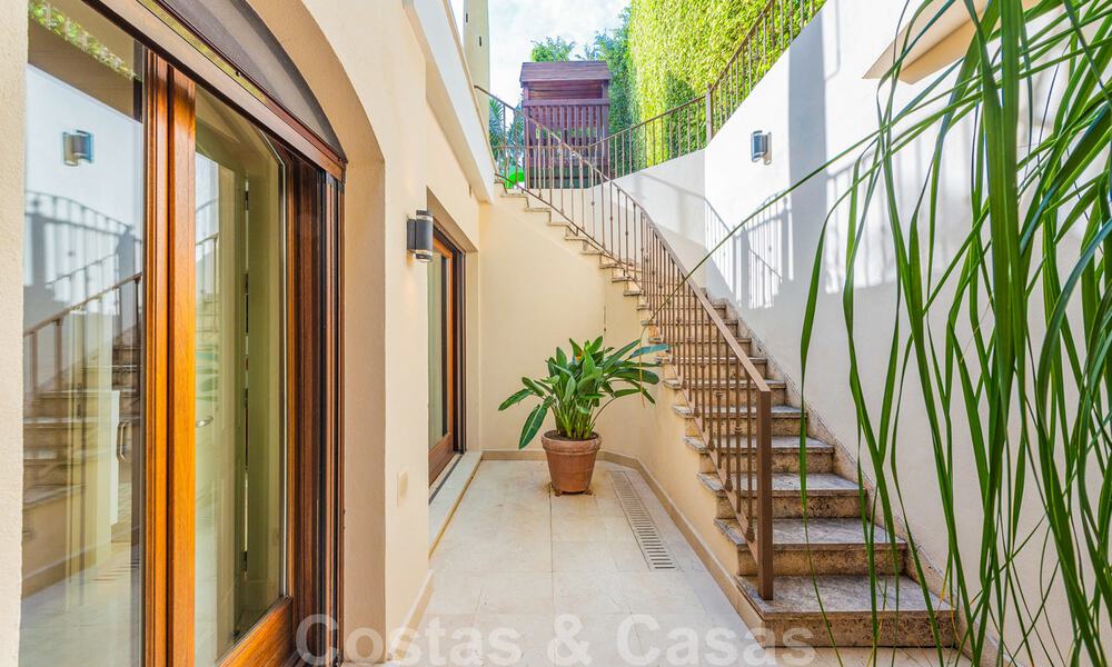 Villa te koop in exclusieve woonwijk aan de strandzijde van de Golden Mile in Marbella 35024