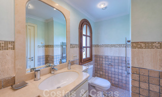 Villa te koop in exclusieve woonwijk aan de strandzijde van de Golden Mile in Marbella 35041 
