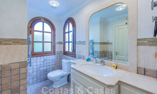 Villa te koop in exclusieve woonwijk aan de strandzijde van de Golden Mile in Marbella 35043 