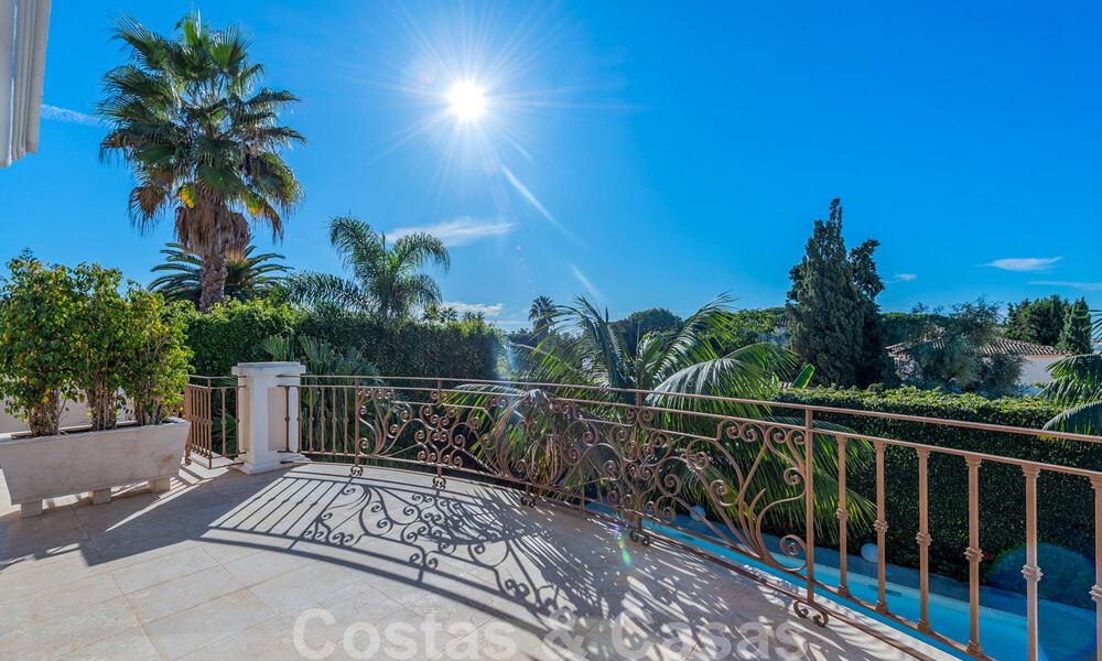 Villa te koop in exclusieve woonwijk aan de strandzijde van de Golden Mile in Marbella 35044