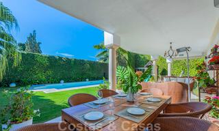 Villa te koop in exclusieve woonwijk aan de strandzijde van de Golden Mile in Marbella 35047 
