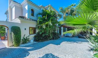 Villa te koop in exclusieve woonwijk aan de strandzijde van de Golden Mile in Marbella 35048 