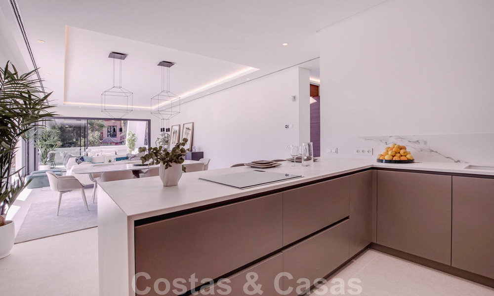 Moderne design villa te koop op korte wandelafstand van het strand en beachclubs en op loopafstand van de promenade en het centrum van San Pedro, Marbella 38013