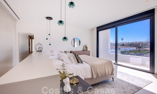 Moderne design villa te koop op korte wandelafstand van het strand en beachclubs en op loopafstand van de promenade en het centrum van San Pedro, Marbella 38025 