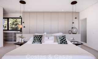 Moderne design villa te koop op korte wandelafstand van het strand en beachclubs en op loopafstand van de promenade en het centrum van San Pedro, Marbella 38026 