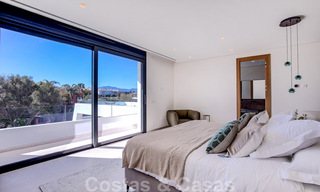 Moderne design villa te koop op korte wandelafstand van het strand en beachclubs en op loopafstand van de promenade en het centrum van San Pedro, Marbella 38028 
