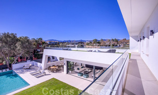 Moderne design villa te koop op korte wandelafstand van het strand en beachclubs en op loopafstand van de promenade en het centrum van San Pedro, Marbella 38029 