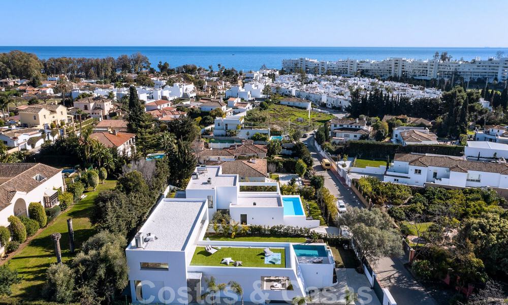 Moderne design villa te koop op korte wandelafstand van het strand en beachclubs en op loopafstand van de promenade en het centrum van San Pedro, Marbella 38036