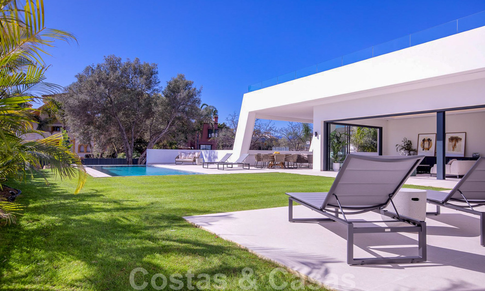 Moderne design villa te koop op korte wandelafstand van het strand en beachclubs en op loopafstand van de promenade en het centrum van San Pedro, Marbella 38039