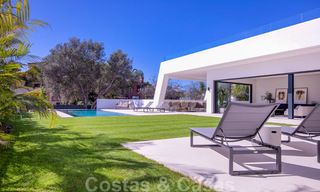 Moderne design villa te koop op korte wandelafstand van het strand en beachclubs en op loopafstand van de promenade en het centrum van San Pedro, Marbella 38039 