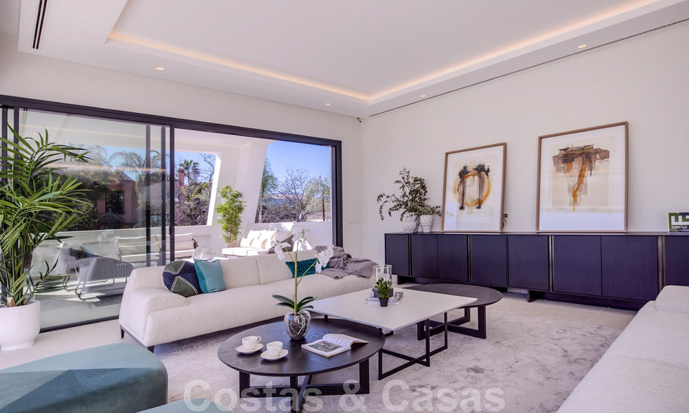 Moderne design villa te koop op korte wandelafstand van het strand en beachclubs en op loopafstand van de promenade en het centrum van San Pedro, Marbella 38040