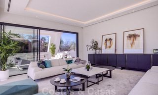 Moderne design villa te koop op korte wandelafstand van het strand en beachclubs en op loopafstand van de promenade en het centrum van San Pedro, Marbella 38040 