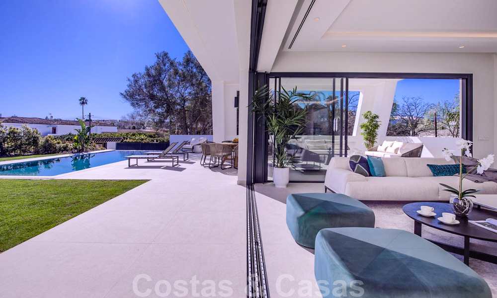 Moderne design villa te koop op korte wandelafstand van het strand en beachclubs en op loopafstand van de promenade en het centrum van San Pedro, Marbella 38042
