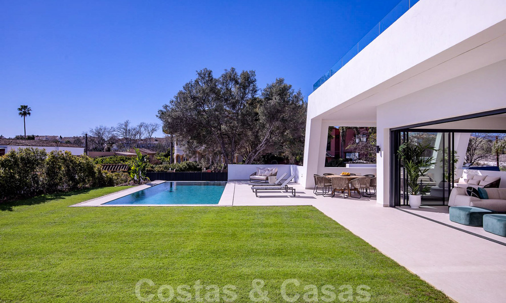 Moderne design villa te koop op korte wandelafstand van het strand en beachclubs en op loopafstand van de promenade en het centrum van San Pedro, Marbella 38043