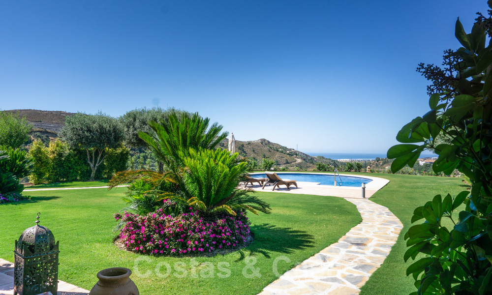 Mediterrane luxevilla te koop in het exclusieve Marbella Club Golf Resort te Benahavis aan de Costa del Sol 35069