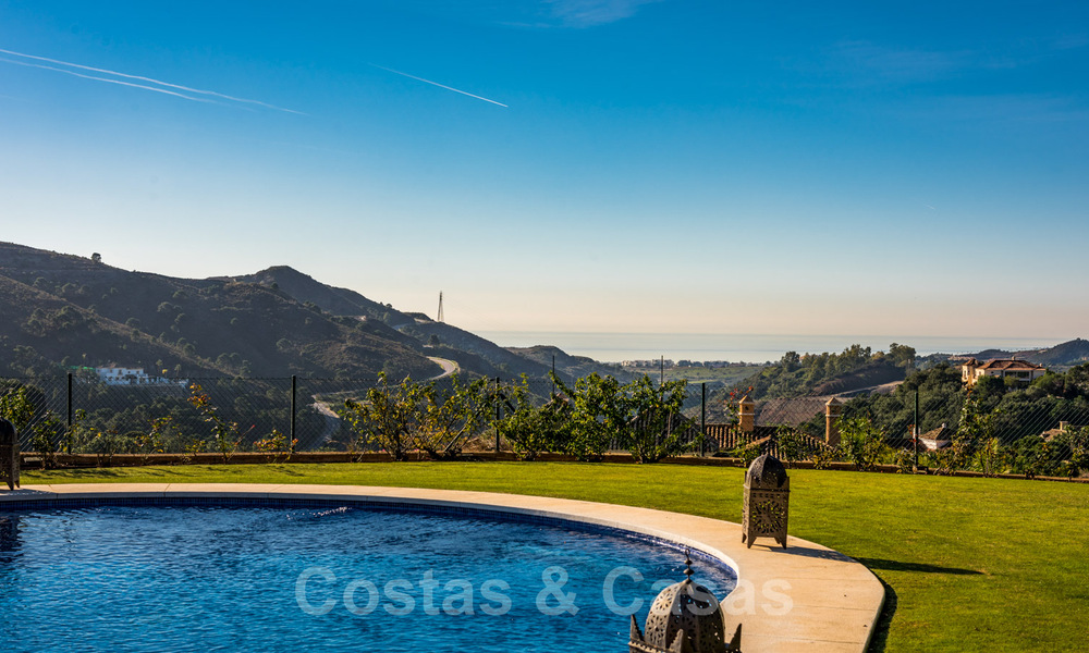 Mediterrane luxevilla te koop in het exclusieve Marbella Club Golf Resort te Benahavis aan de Costa del Sol 35080
