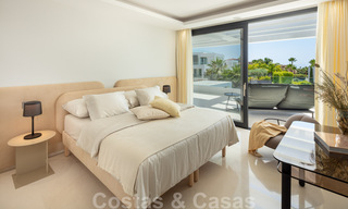 Instapklare moderne luxevilla te koop in een afgesloten woonwijk in Nueva Andalucia, Marbella 35127 