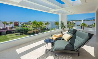 Instapklare moderne luxevilla te koop in een afgesloten woonwijk in Nueva Andalucia, Marbella 35132 