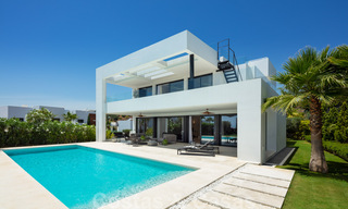 Instapklare moderne luxevilla te koop in een afgesloten woonwijk in Nueva Andalucia, Marbella 35135 