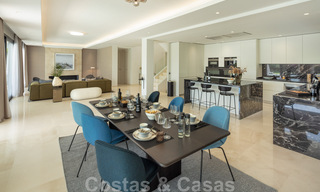 Instapklare moderne luxevilla te koop in een afgesloten woonwijk in Nueva Andalucia, Marbella 35137 