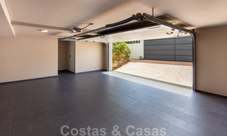 Instapklare moderne luxevilla te koop in een afgesloten woonwijk in Nueva Andalucia, Marbella 35144 