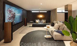 Instapklare moderne luxevilla te koop in een afgesloten woonwijk in Nueva Andalucia, Marbella 35146 