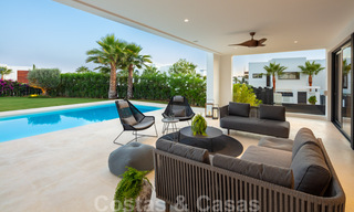 Instapklare moderne luxevilla te koop in een afgesloten woonwijk in Nueva Andalucia, Marbella 35150 