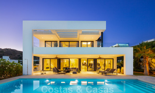 Instapklare moderne luxevilla te koop in een afgesloten woonwijk in Nueva Andalucia, Marbella 35156 