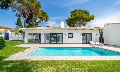 Volledig gerenoveerde moderne luxevilla te koop in Los Monteros, op wandelafstand van de mooiste stranden van Marbella 35271