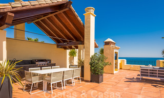 Eigentijds gerenoveerd eerstelijnsstrand Penthouse te koop met panoramisch zeezicht op de New Golden Mile tussen Marbella en Estepona 35283 