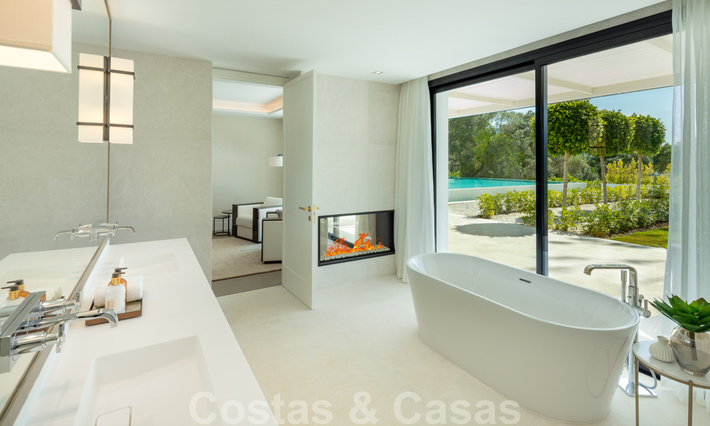 Exclusieve villa te koop, eerstelijns Aloha golf in afgesloten woonwijk in Nueva Andalucia - Marbella 35333