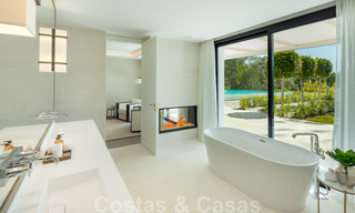 Exclusieve villa te koop, eerstelijns Aloha golf in afgesloten woonwijk in Nueva Andalucia - Marbella 35333 