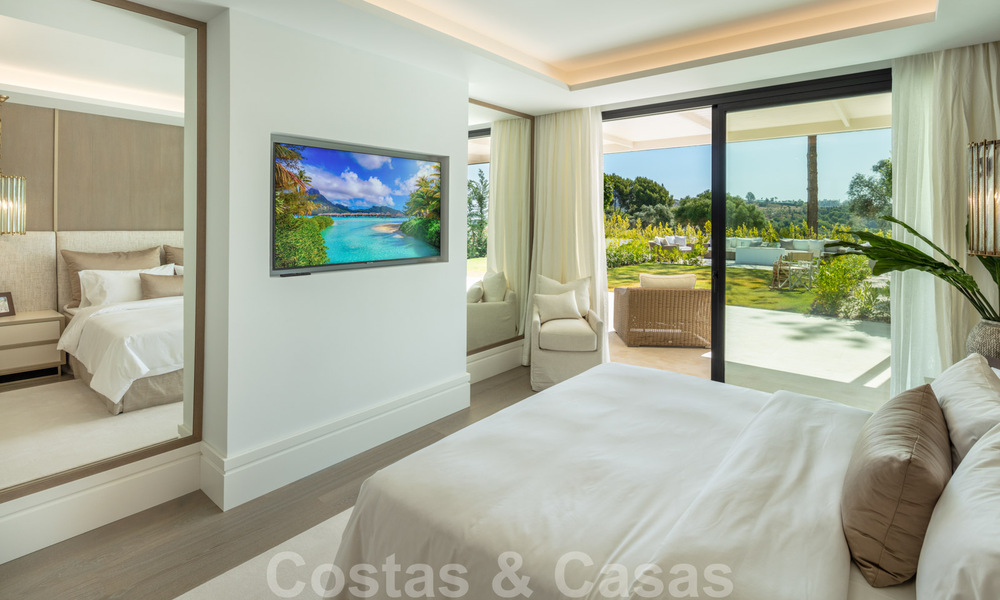 Exclusieve villa te koop, eerstelijns Aloha golf in afgesloten woonwijk in Nueva Andalucia - Marbella 35337
