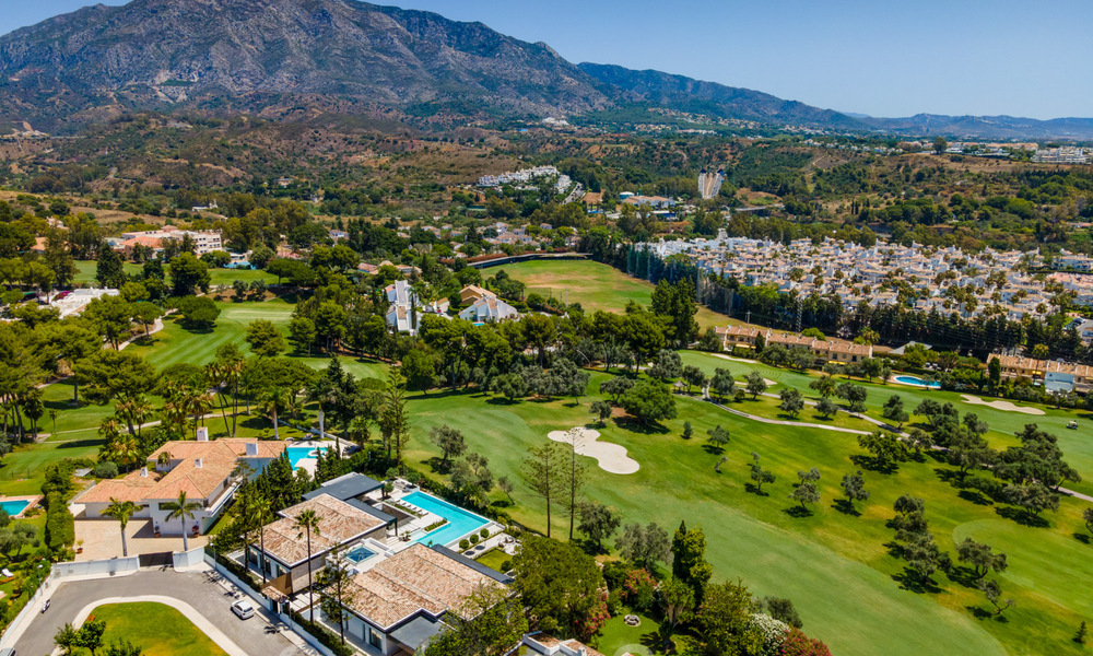 Exclusieve villa te koop, eerstelijns Aloha golf in afgesloten woonwijk in Nueva Andalucia - Marbella 35348