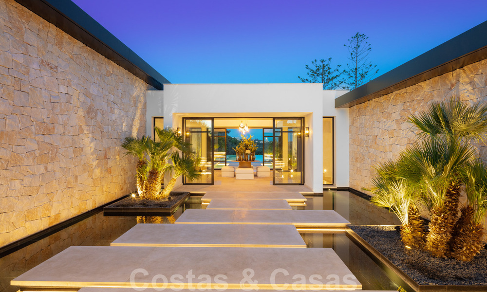Exclusieve villa te koop, eerstelijns Aloha golf in afgesloten woonwijk in Nueva Andalucia - Marbella 35357
