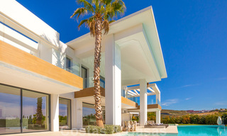 Instapklare, eigentijdse moderne villa te koop met golf- en zeezicht in vijfsterren golfresort in Marbella – Benahavis 35363 