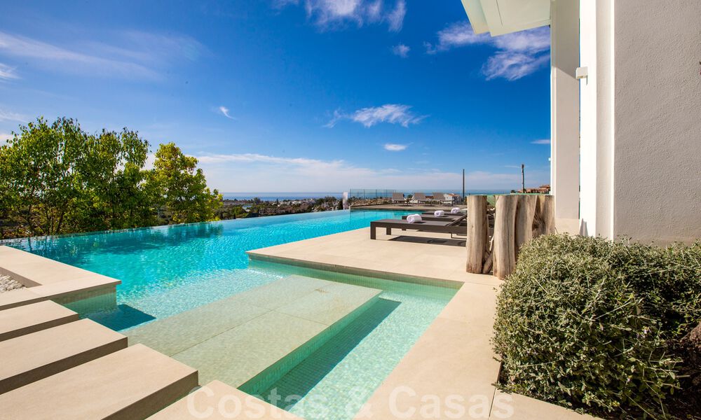 Instapklare, eigentijdse moderne villa te koop met golf- en zeezicht in vijfsterren golfresort in Marbella – Benahavis 35365