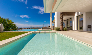 Instapklare, eigentijdse moderne villa te koop met golf- en zeezicht in vijfsterren golfresort in Marbella – Benahavis 35366 