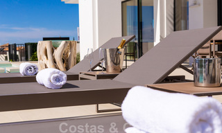 Instapklare, eigentijdse moderne villa te koop met golf- en zeezicht in vijfsterren golfresort in Marbella – Benahavis 35368 
