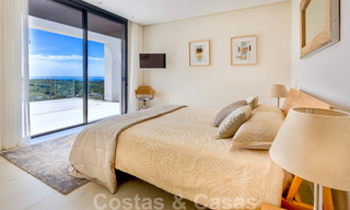 Instapklare, eigentijdse moderne villa te koop met golf- en zeezicht in vijfsterren golfresort in Marbella – Benahavis 35372 