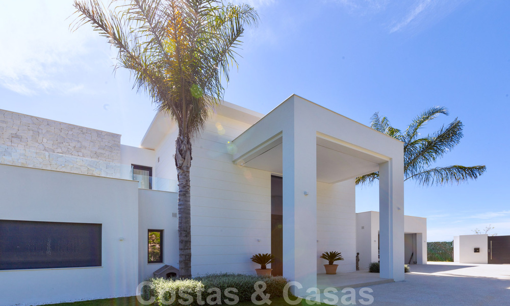 Instapklare, eigentijdse moderne villa te koop met golf- en zeezicht in vijfsterren golfresort in Marbella – Benahavis 35381