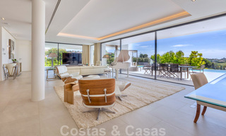 Instapklare, eigentijdse moderne villa te koop met golf- en zeezicht in vijfsterren golfresort in Marbella – Benahavis 35386 
