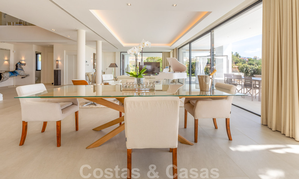 Instapklare, eigentijdse moderne villa te koop met golf- en zeezicht in vijfsterren golfresort in Marbella – Benahavis 35389
