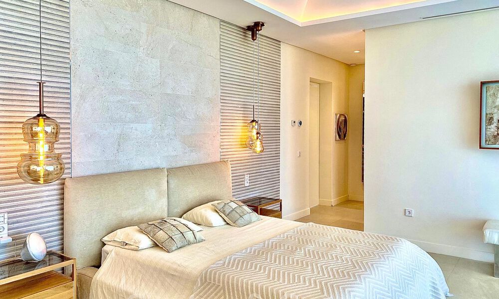 Instapklare, eigentijdse moderne villa te koop met golf- en zeezicht in vijfsterren golfresort in Marbella – Benahavis 35390