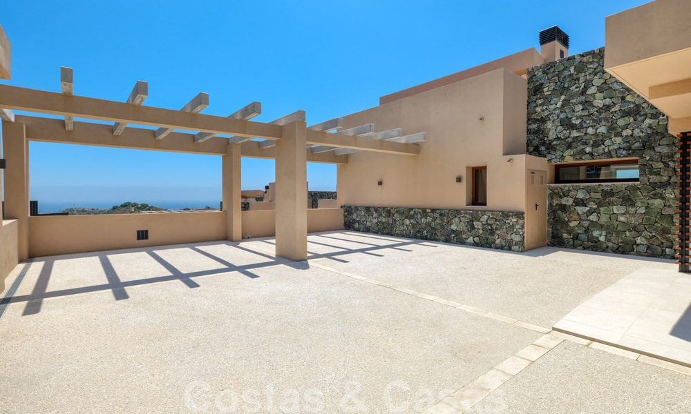 Instapklaar, nieuw penthouse te koop met panoramisch zeezicht te koop in een prachtig meer- en golfresort in Benahavis - Marbella 35453