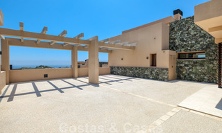 Instapklaar, nieuw penthouse te koop met panoramisch zeezicht te koop in een prachtig meer- en golfresort in Benahavis - Marbella 35453 