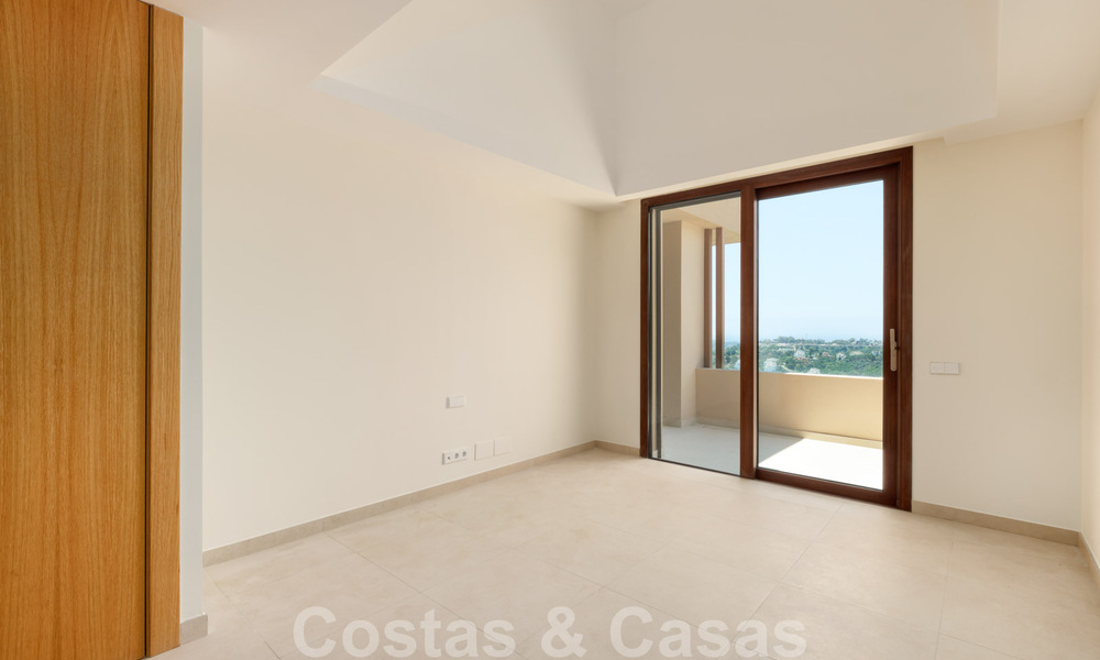 Instapklaar, nieuw penthouse te koop met panoramisch zeezicht te koop in een prachtig meer- en golfresort in Benahavis - Marbella 35463